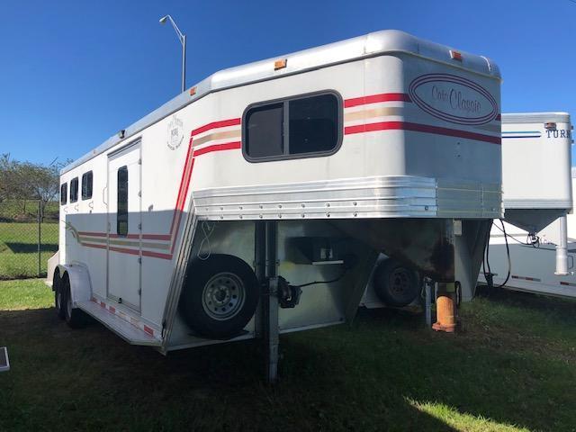 2001 Classic 3 horse insulated with dressing room Horse Trailer 2001 Classic 3 horse insulated with dressing room Horse Trailer