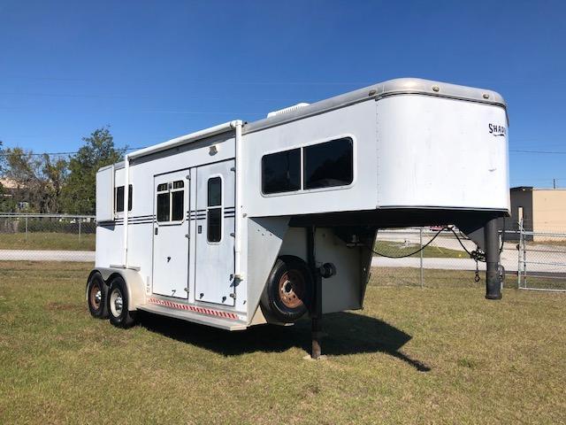 2005 Shadow Trailers 2 horse weekende Horse Trailer 2005 Shadow Trailers 2 horse weekende Horse Trailer