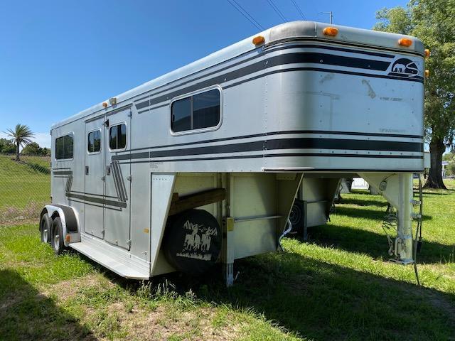 1995 Sundowner Trailers 2 horse straight load gooseneck w/dr Horse Trailer 1995 Sundowner Trailers 2 horse straight load gooseneck w/dr Horse Trailer