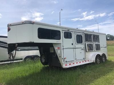 2011 Sundowner Trailers 3 horse gooseneck with dressing room Horse Trailer 2011 Sundowner Trailers 3 horse gooseneck with dressing room Horse Trailer