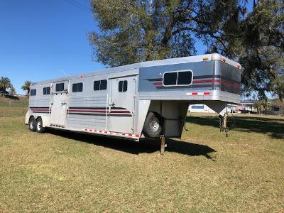 2001 4-Star Trailers 4 horse head to head with dressing room Horse Trailer 2001 4-Star Trailers 4 horse head to head with dressing room Horse Trailer