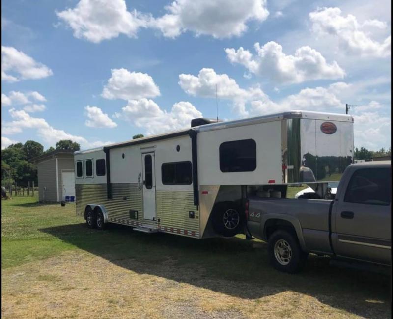 2016 Sundowner Trailers 8' wide 3 horse with 12' lq Horse Trailer 2016 Sundowner Trailers 8' wide 3 horse with 12' lq Horse Trailer