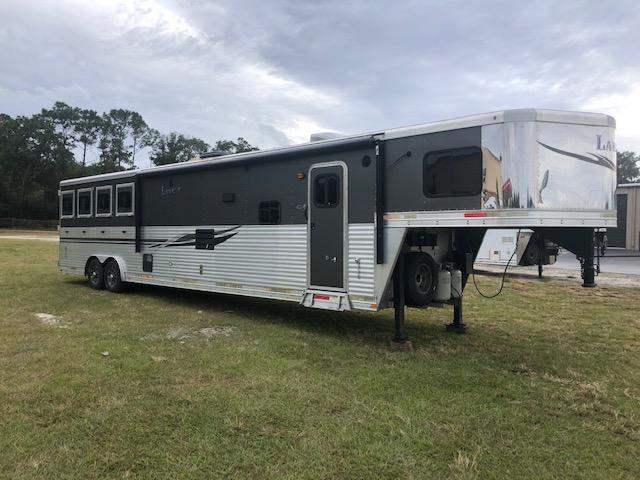2014 Lakota 8' wide 4 horse w/17' lq Horse Trailer 2014 Lakota 8' wide 4 horse w/17' lq Horse Trailer