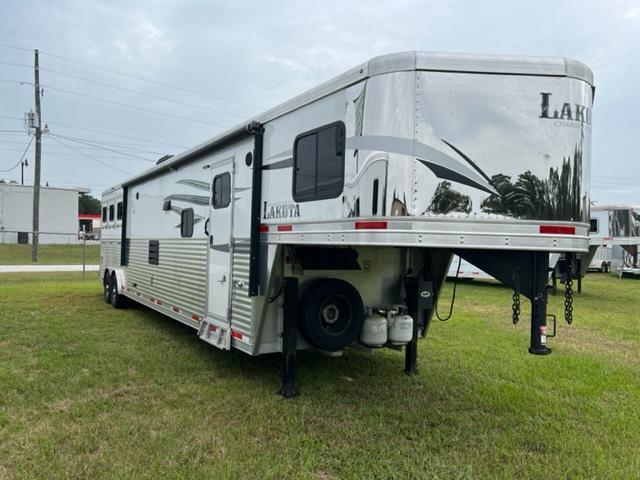 2020 Lakota 8' wide 3 horse w/ 17' lq superslide Horse Trailer 2020 Lakota 8' wide 3 horse w/ 17' lq superslide Horse Trailer