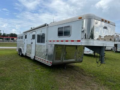 2001 Elite Trailers 8' wide 3 horse w/ 10' lq and midtack Horse Trailer 2001 Elite Trailers 8' wide 3 horse w/ 10' lq and midtack Horse Trailer