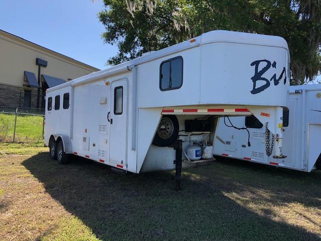 2014 Bison Trailers 3 horse w/ 8' lq Trail Hand Horse Trailer 2014 Bison Trailers 3 horse w/ 8' lq Trail Hand Horse Trailer