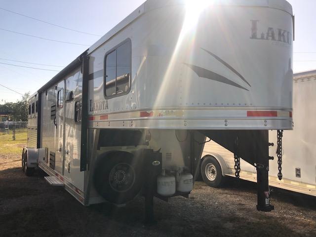 2018 Lakota Charger 3 horse w/11' lq Horse Trailer 2018 Lakota Charger 3 horse w/11' lq Horse Trailer