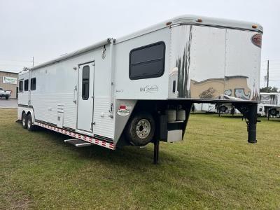 2006 Sundowner 8' wide 3 horse 14' lq Signature Series Horse Trailer 2006 Sundowner 8' wide 3 horse 14' lq Signature Series Horse Trailer