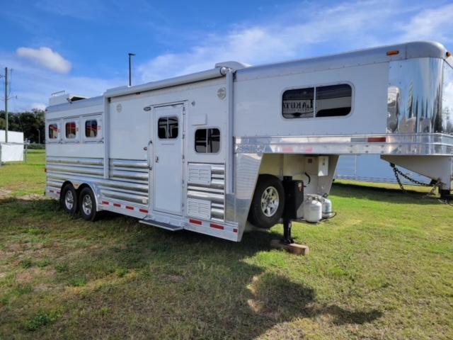 2016 Platinum Coach 8' wide 3 horse w/ 9' lq and gen Horse Trailer 2016 Platinum Coach 8' wide 3 horse w/ 9' lq and gen Horse Trailer
