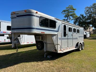1997 Sundowner Trailers 3 horse gooseneck w/ dressing room Horse Trailer 1997 Sundowner Trailers 3 horse gooseneck w/ dressing room Horse Trailer
