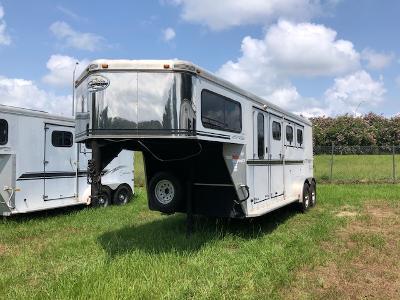 2006 Sundowner Trailers 3 horse with dressing room Horse Trailer 2006 Sundowner Trailers 3 horse with dressing room Horse Trailer