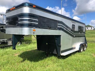 1989 Trail-Et 2 horse gooseneck with dressing room Horse Trailer 1989 Trail-Et 2 horse gooseneck with dressing room Horse Trailer
