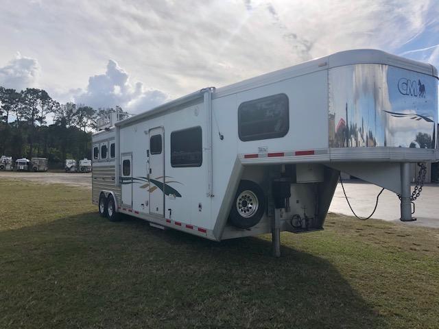 2003 CM 8' wide 3 horse w/12'lq 1/2 midtack and generator Horse Trailer 2003 CM 8' wide 3 horse w/12'lq 1/2 midtack and generator Horse Trailer