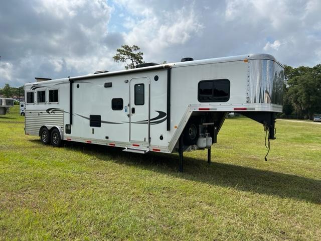 2020 Merhow Trailers 8' wide 3 horse w/13.6' lq Horse Trailer 2020 Merhow Trailers 8' wide 3 horse w/13.6' lq Horse Trailer
