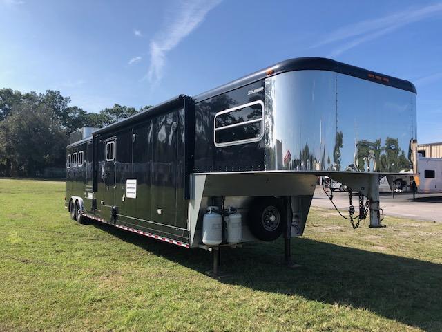 2003 Sooner 8' wide 3 horse w/12' lq and midtack Horse Trailer 2003 Sooner 8' wide 3 horse w/12' lq and midtack Horse Trailer