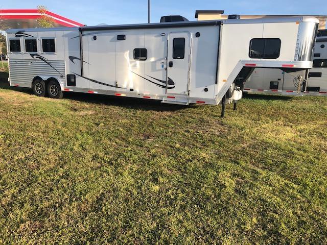 2021 Merhow Trailers farmhouse 8' wide 3 horse w/17' lq Horse Trailer 2021 Merhow Trailers farmhouse 8' wide 3 horse w/17' lq Horse Trailer