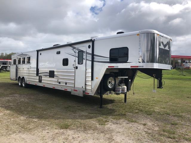 2022 Merhow Trailers 8' wide 4 horse side load with17'' lq Horse Trailer 2022 Merhow Trailers 8' wide 4 horse side load with17'' lq Horse Trailer