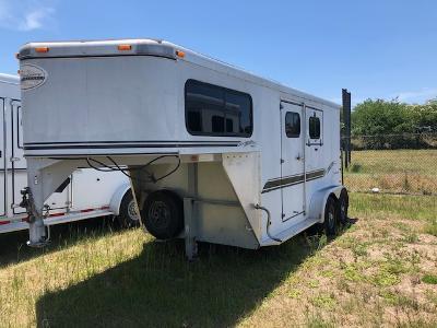 2000 Sundowner Trailers 2 horse slant gooseneck w/dressing room Horse Trailer 2000 Sundowner Trailers 2 horse slant gooseneck w/dressing room Horse Trailer