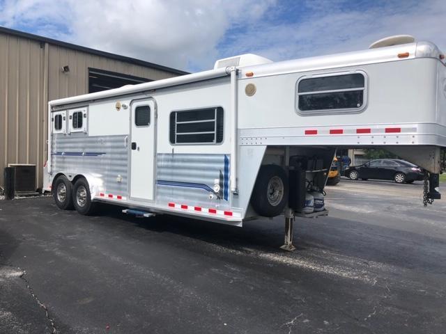 2003 4-Star Trailers 2 horse w/10'lq Horse Trailer 2003 4-Star Trailers 2 horse w/10'lq Horse Trailer