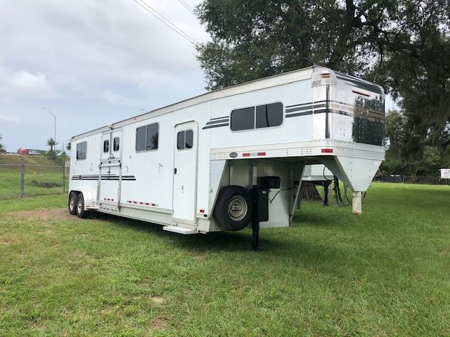 2006 EBY 4 horse head to head w/ dressing room Horse Trailer 2006 EBY 4 horse head to head w/ dressing room Horse Trailer