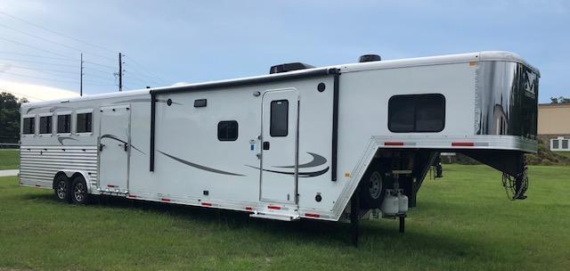 2020 Merhow Trailers 8' wide 4 horse w/ side ramp and 17' lq Horse Trailer 2020 Merhow Trailers 8' wide 4 horse w/ side ramp and 17' lq Horse Trailer