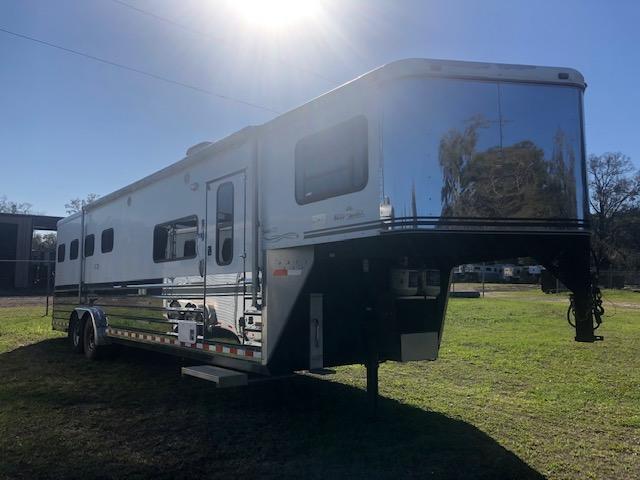 2005 Sundowner Trailers 8' wide 4 horse w/10'lq Horse Trailer 2005 Sundowner Trailers 8' wide 4 horse w/10'lq Horse Trailer