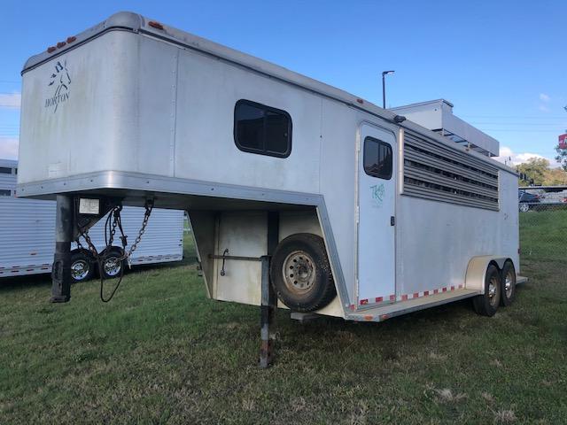 2002 Horton Trailers 3 horse gooseneck Horse Trailer 2002 Horton Trailers 3 horse gooseneck Horse Trailer