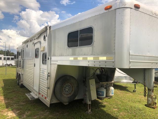 2003 C and C Trailers 8' wide 3 horse with 10' lq Horse Trailer 2003 C and C Trailers 8' wide 3 horse with 10' lq Horse Trailer