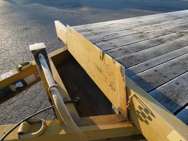 used Equipment / Flatbed Trailers Contral  for sale, in St. Johns, MI Thumbnail 8