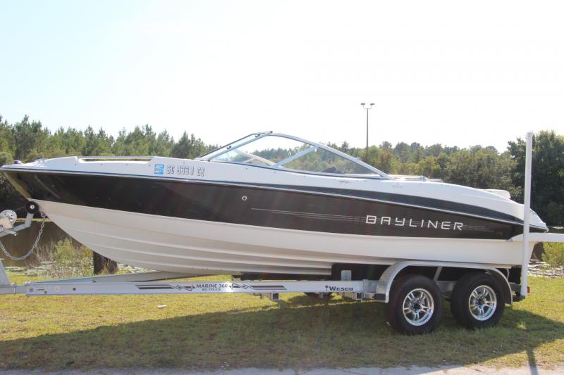2012 Bayliner Bayliner 215 2012 Bayliner Bayliner 215