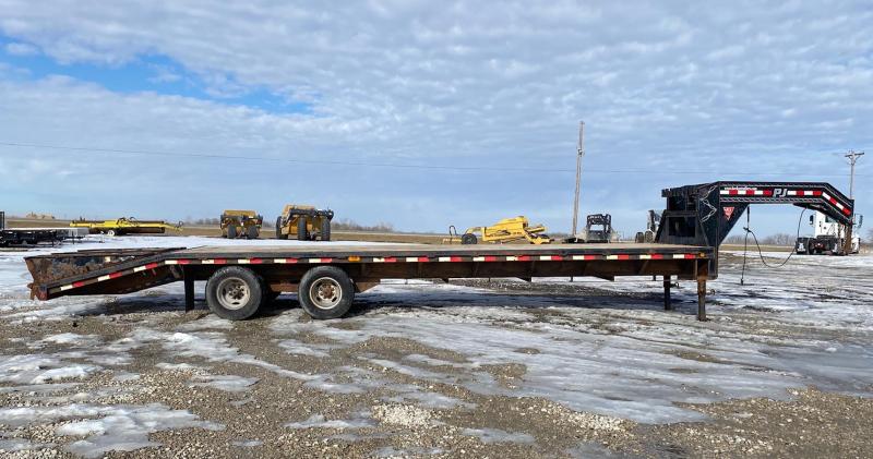 2013 PJ Trailers FD302 Flatbed Trailer 2013 PJ Trailers FD302 Flatbed Trailer