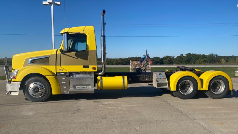 2007 Volvo VT880 Heavy Truck 2007 Volvo VT880 Heavy Truck