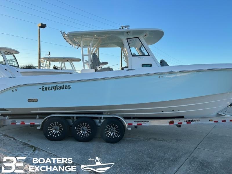 2023 Everglades Boats 335 CC located in New Smyrna Beach 2023 Everglades Boats 335 CC located in New Smyrna Beach