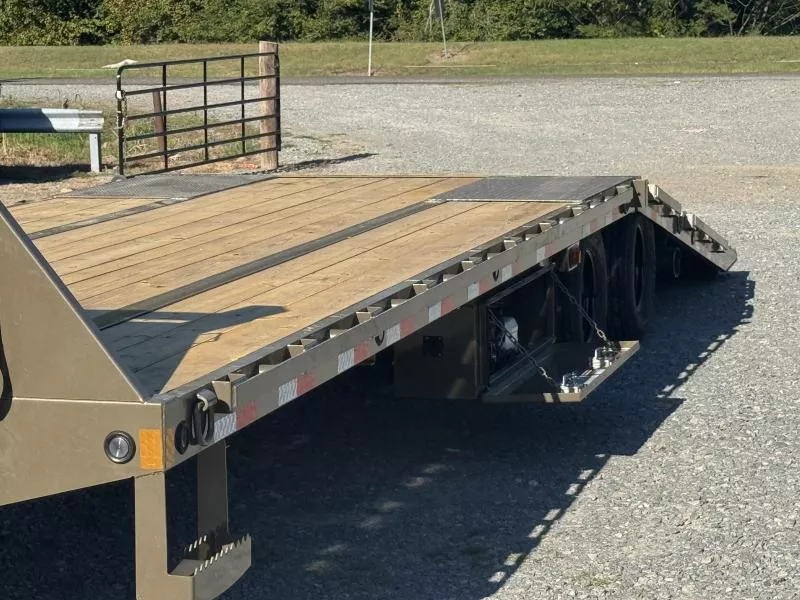 new Equipment / Flatbed Trailers Load Trail  for sale, in Bastrop, LA Thumbnail 8