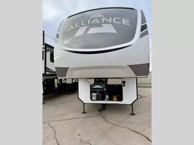used Fifth Wheel Trailers Alliance RV Paradigm for sale, in Odessa, TX Thumbnail 3
