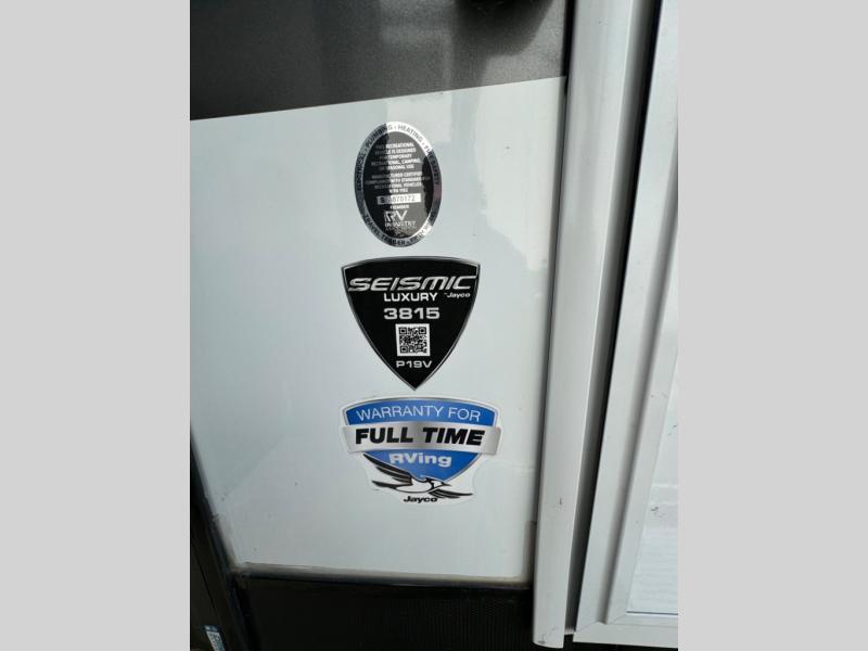 used Toy Haulers Jayco Seismic Luxury Series for sale, in Odessa, TX Thumbnail 12