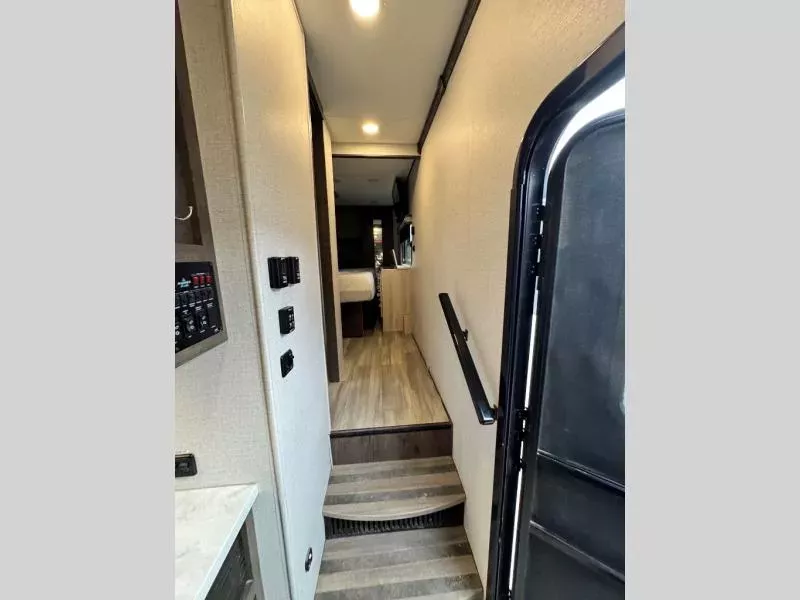 used Fifth Wheel Trailers Alliance RV Paradigm for sale, in Odessa, TX Thumbnail 15