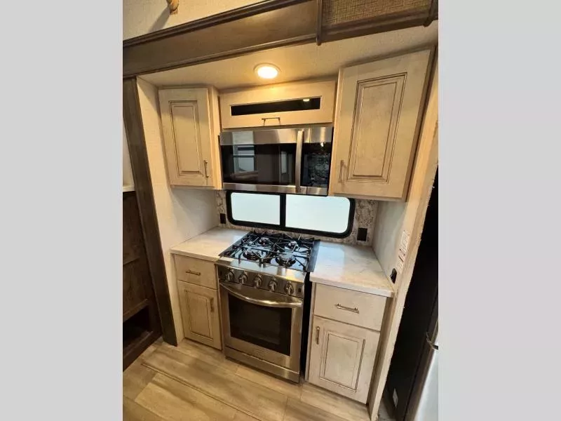 used Fifth Wheel Trailers Alliance RV Paradigm for sale, in Odessa, TX Thumbnail 9