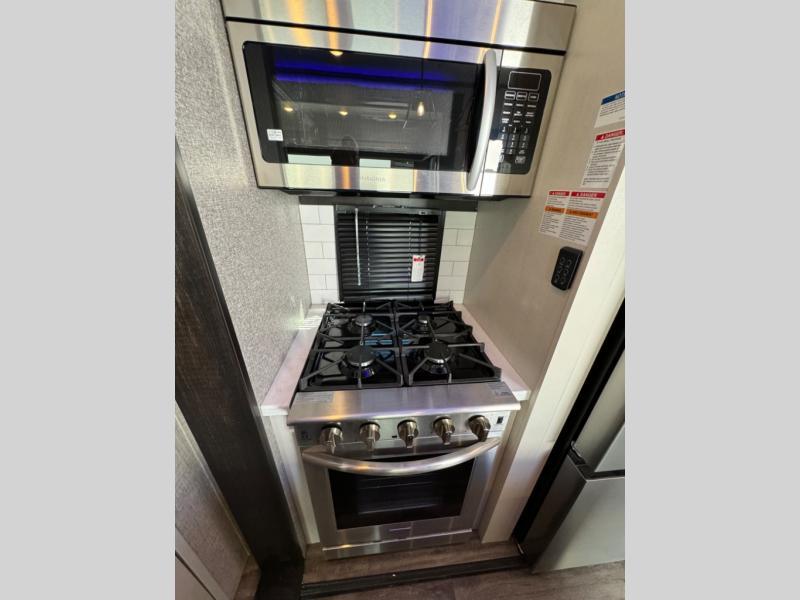 used Toy Haulers Jayco Seismic Luxury Series for sale, in Odessa, TX Thumbnail 18