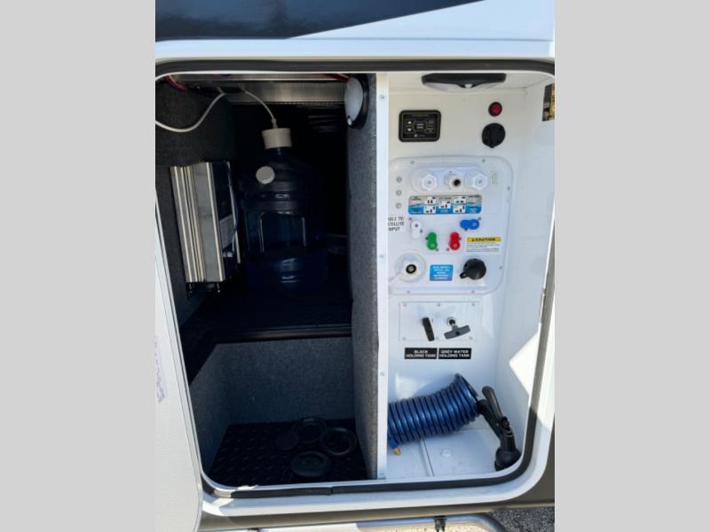 used Toy Haulers Jayco Seismic Luxury Series for sale, in Odessa, TX Thumbnail 6