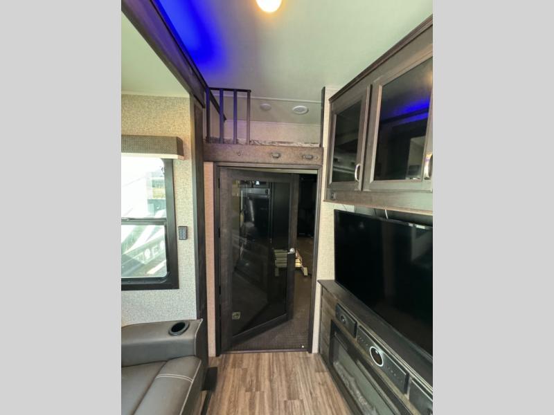 used Toy Haulers Jayco Seismic Luxury Series for sale, in Odessa, TX Thumbnail 16