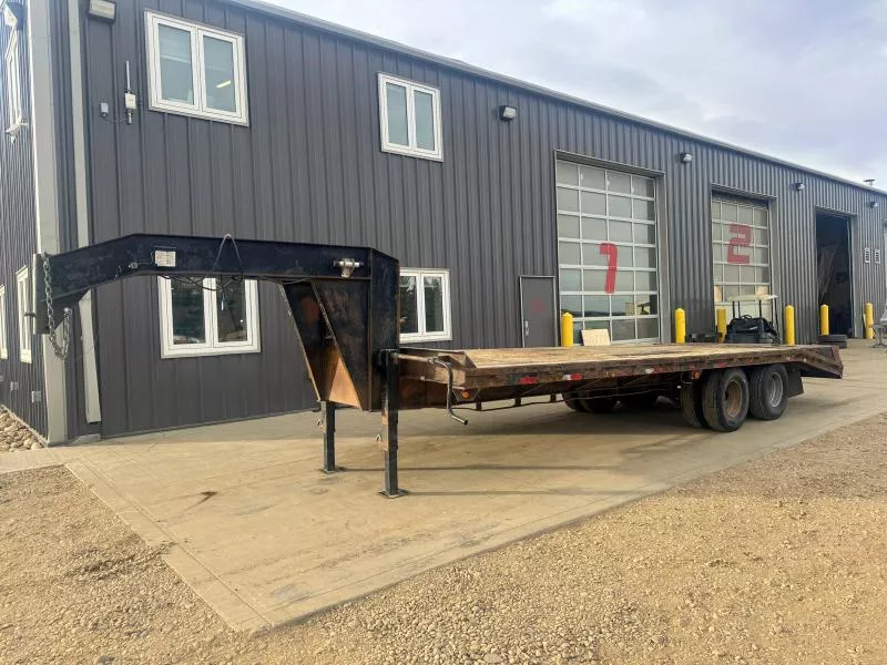 2007 USED Snake River 8.5' X 30' Gooseneck trailer (23,000 LBS GVW)