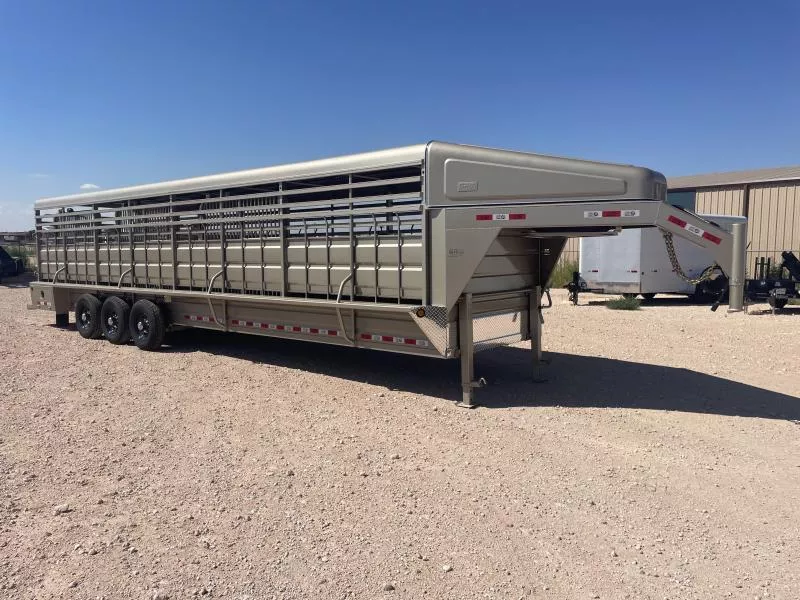 2025 GR TRAILERS 6.8' x 32' Gooseneck Tri Axle Stock Trailer 
