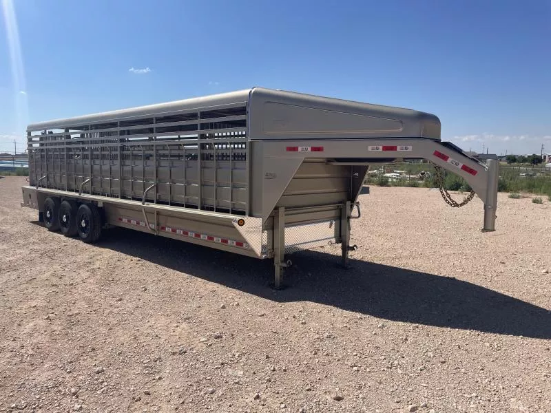 GR TRAILERS 6.8' x 28' Gooseneck Tri Axle Stock Trailer 