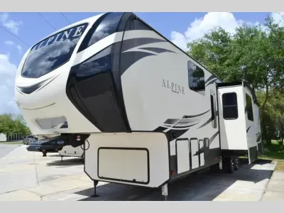 2018 Keystone RV 3801FK