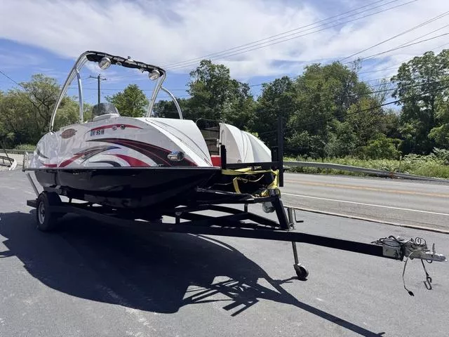 2018 Razor 21 Ft 150 HP w/ Kitchenette & Grill w/Trailer  