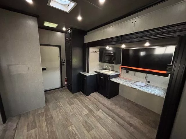 used Toy Haulers Sundowner Trailers  for sale, in Wills Point, AL Thumbnail 5