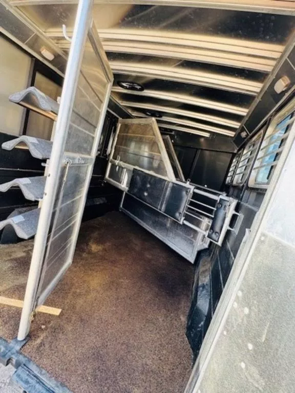 used Horse Trailers Logan Coach  for sale, in Wills Point, AL Thumbnail 3