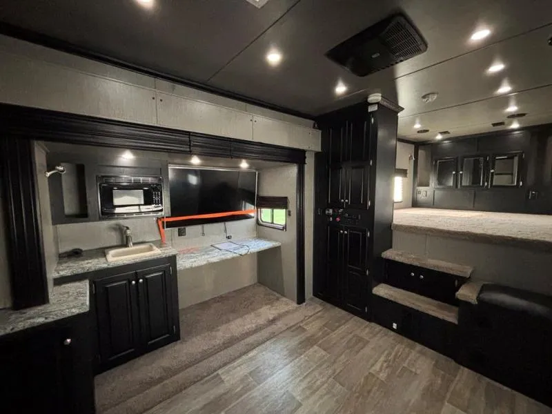 used Toy Haulers Sundowner Trailers  for sale, in Wills Point, TX Thumbnail 7