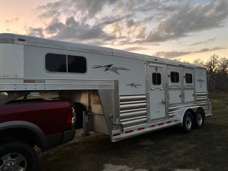 2017 Platinum Coach 3 horse Horse & Livestock